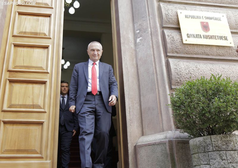 Me plotësimin e Gjykatës së Lartë, Kushtetuesja gati në shtator për të shkarkuar Metën: Ndërkombëtarët fundosin presidentin Me plotësimin e Gjykatës së Lartë, Kushtetuesja gati në shtator për të shkarkuar Metën: Ndërkombëtarët fundosin presidentin