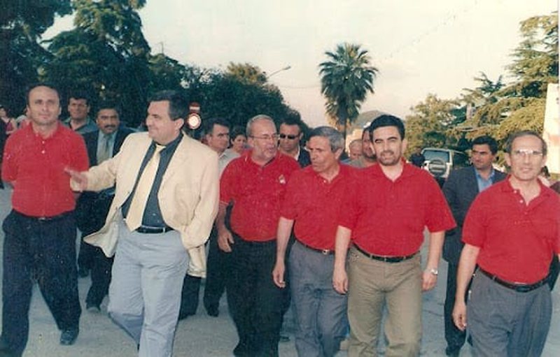 Socialisti i njohur rikthehet pas në kohë, publikon shkrimin që bëri edhe Fatos Nanon të qeshë në ’97-n: E lexoi me buzëqeshjen tipike dhe… Socialisti i njohur rikthehet pas në kohë, publikon shkrimin që bëri edhe Fatos Nanon të qeshë në ’97-n: E lexoi me buzëqeshjen tipike dhe…