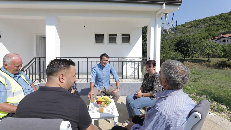 Bashkia u rindërton shtëpinë familjarëve të Havzi Nelës! Veliaj debat si vizitorë: Puna nuk ka ngjyra partiake dhe ndasi politike