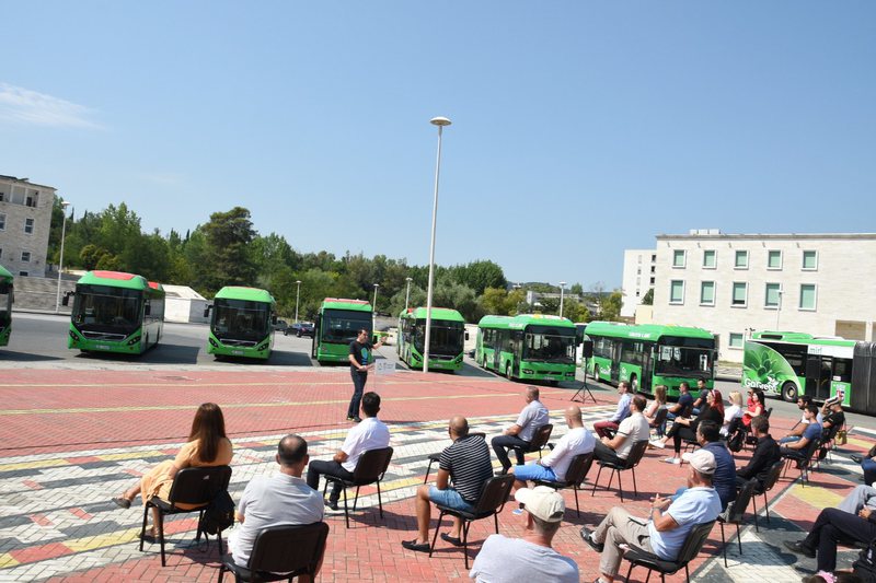 Prezantohet flotën e parë e autobusëve hibridë dhe elektrikë në Tiranë: Ja kur do të futen në qarkullim! Prezantohet flotën e parë e autobusëve hibridë dhe elektrikë në Tiranë: Ja kur do të futen në qarkullim!