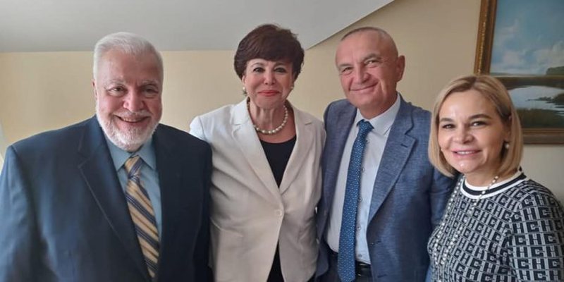 Meta-Kryemadhi vizitë të fshehtë në SHBA, pas shpalljes “non grata” të Berishës nisin lobimet për të mos hyrë në listën e zezë të amerikanëve Meta-Kryemadhi vizitë të fshehtë në SHBA, pas shpalljes “non grata” të Berishës nisin lobimet për të mos hyrë në listën e zezë të amerikanëve