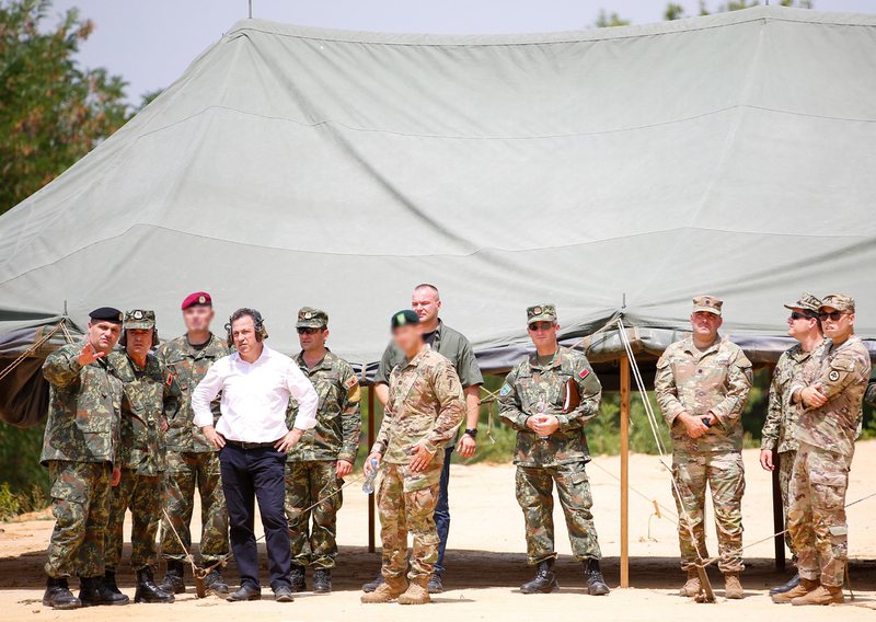 Trupat amerikane nuk largohen, SHBA mesazh të fortë rusëve se do qëndrojnë në Shqipëri edhe pas “Defender”-it për të stërvitur ushtrinë shqiptare Trupat amerikane nuk largohen, SHBA mesazh të fortë rusëve se do qëndrojnë në Shqipëri edhe pas “Defender”-it për të stërvitur ushtrinë shqiptare