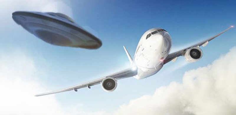 Pasagjerit i ndodh e papritura gjatë fluturimit me avion, sheh nga dritarja objektin e çuditshëm të ngjashëm me Ufo-t (Videoja që po qarkullon me shpejtësi) Pasagjerit i ndodh e papritura gjatë fluturimit me avion, sheh nga dritarja objektin e çuditshëm të ngjashëm me Ufo-t (Videoja që po qarkullon me shpejtësi)