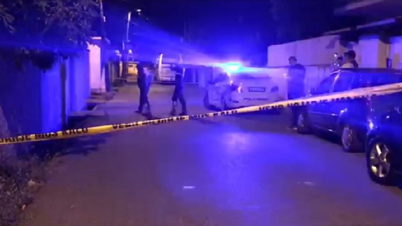 Tronditet Kurbini! I qëlluar me armë zjarri, gjendet i vdekur pranë banesës së tij 13-vjeçari Tronditet Kurbini! I qëlluar me armë zjarri, gjendet i vdekur pranë banesës së tij 13-vjeçari