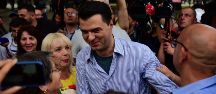 Kush janë akuzuesit e Luigji Sorecës ?! Tre të dënuar për krime ordiner që luajnë komedi Kush janë akuzuesit e Luigji Sorecës ?! Tre të dënuar për krime ordiner që luajnë komedi