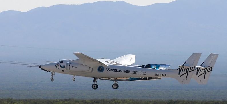 Miliarderi kryen me sukses misionin në hapësirë: Anija Virgin Galactic kthehet në tokë Miliarderi kryen me sukses misionin në hapësirë: Anija Virgin Galactic kthehet në tokë