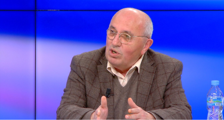 Vendimi për Teatrin, Mustafaj i PD lexon drejt ligjin! GJK përpiqet të thotë se qumështi i ëmbël dhe kosi i ëmbël… për të mos pasur asnjë të pakënaqur Vendimi për Teatrin, Mustafaj i PD lexon drejt ligjin! GJK përpiqet të thotë se qumështi i ëmbël dhe kosi i ëmbël… për të mos pasur asnjë të pakënaqur