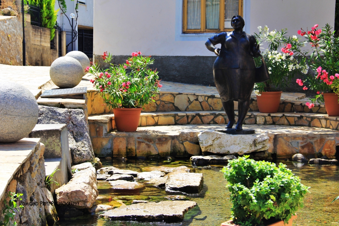 Tinka Kurti: Vajzës së bukur Violeta Manushi askush nuk pati kurajon t’i thoshte “të dua”, u dukej e paarritshme!