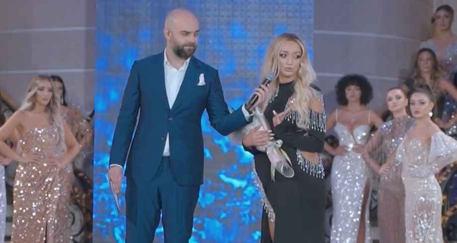 Rrëfimi i pazakontë i Miss-it shqiptar, babain e kam në burg se më trafikuan dhe më përdh.unuan kur isha 13 vjeçe Rrëfimi i pazakontë i Miss-it shqiptar, babain e kam në burg se më trafikuan dhe më përdh.unuan kur isha 13 vjeçe