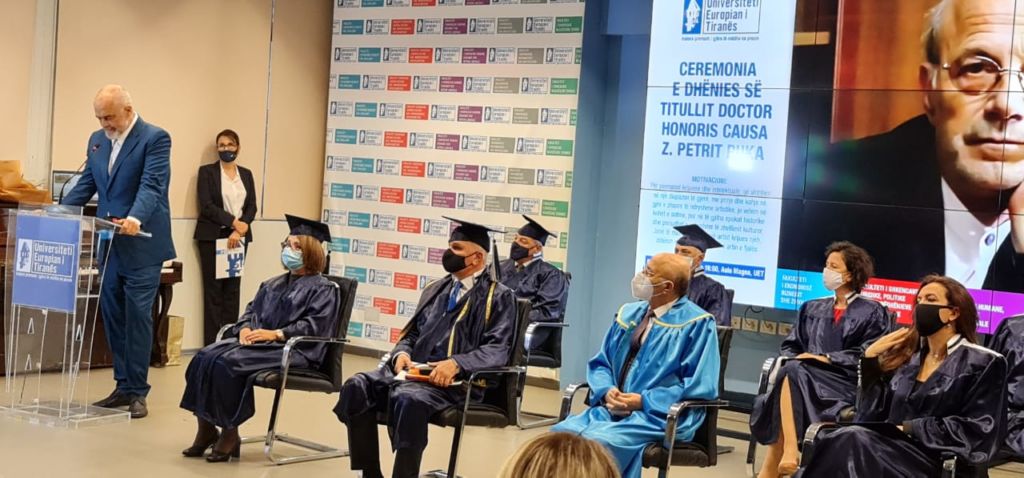 Edi Rama për Petrit Rukën: Është autori më i gabuar për t’u bërë i famshëm, por do të jetë aty kur të famshmëve do t’i u jet harruar emri Edi Rama për Petrit Rukën: Është autori më i gabuar për t’u bërë i famshëm, por do të jetë aty kur të famshmëve do t’i u jet harruar emri