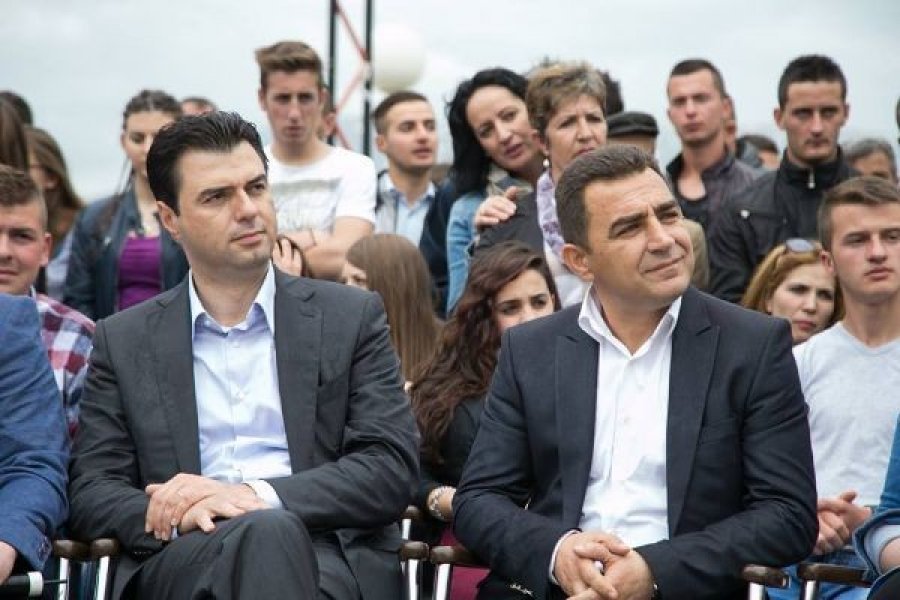 ‘Godet’ sërish SPAK! Dërgohet në gjyq ish-kryetari i bashkisë së PD-së dhe 5 ish-zyrtarë të lartë ‘Godet’ sërish SPAK! Dërgohet në gjyq ish-kryetari i bashkisë së PD-së dhe 5 ish-zyrtarë të lartë