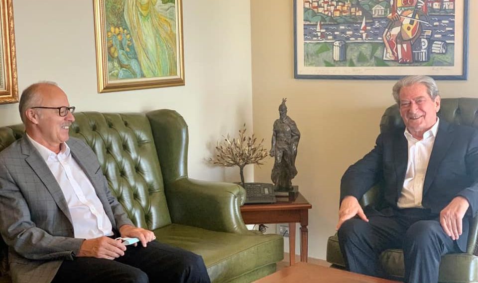 Bilushi i Metës i gëzuar nga takimi i Doktorit me ambasadorin hungarez Bilushi i Metës i gëzuar nga takimi i Doktorit me ambasadorin hungarez