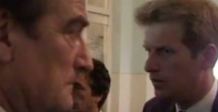 “Kuqoja” i PD-së, shantazh Berishës pasi e hoqi nga lista? Rrëfen si e gjeti me Damir Fazlliçin në zyrë: Më parë kërkoi dosjen e tij si spiun i UDB-së “Kuqoja” i PD-së, shantazh Berishës pasi e hoqi nga lista? Rrëfen si e gjeti me Damir Fazlliçin në zyrë: Më parë kërkoi dosjen e tij si spiun i UDB-së