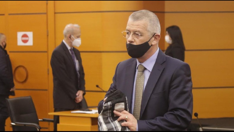 Ulëritëse! “Vetingasit” po luajnë bishtin! As një shitëse buke s’mund të pushohet nga puna për një lapsus! Ulëritëse! “Vetingasit” po luajnë bishtin! As një shitëse buke s’mund të pushohet nga puna për një lapsus!