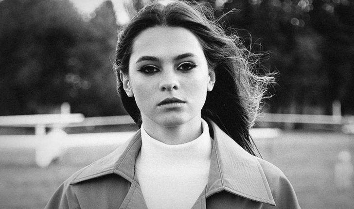 “Është e vështirë të jesh grua”! Duhet të mendosh si burrë, të sillesh si zonjë dhe të punosh si kalë’ “Është e vështirë të jesh grua”! Duhet të mendosh si burrë, të sillesh si zonjë dhe të punosh si kalë’