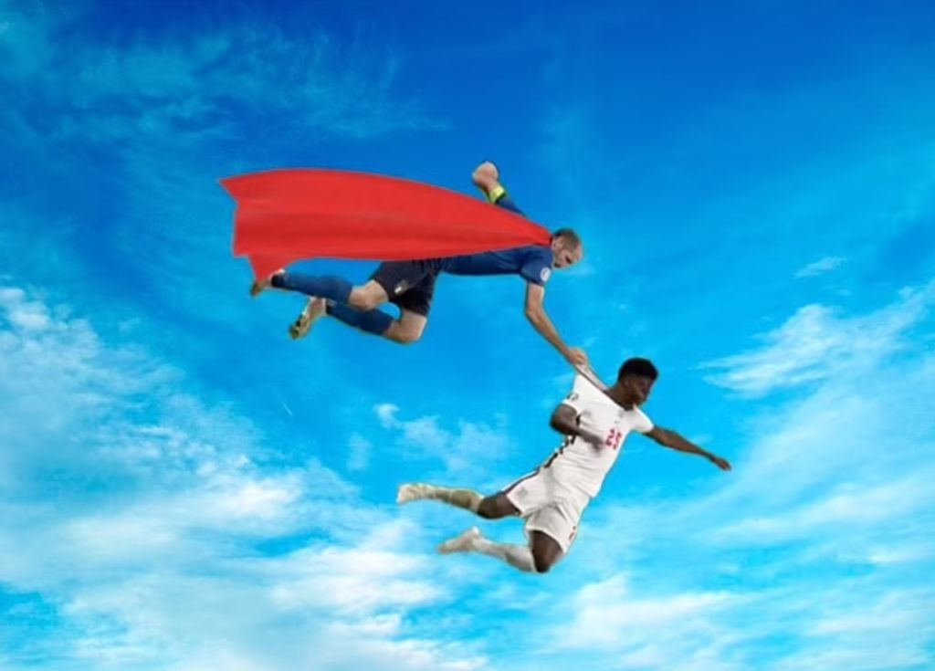 Faulli i Chiellini ndaj Saka shfrenon fantazinë e tifozëve Faulli i Chiellini ndaj Saka shfrenon fantazinë e tifozëve