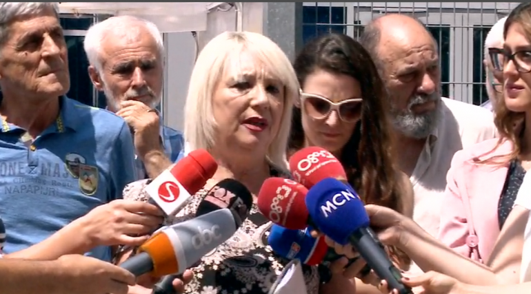 Nuk ka nen 244/a që ndjek penalisht diplomatë e huaj! Blofi i kamikazëve te Metës që gënjejnë me kallzimin në SPAK për Luigi Sorecën: Ambasadori, i kallëzuar si “nëpunënës i huaj publik” një mashtrim Nuk ka nen 244/a që ndjek penalisht diplomatë e huaj! Blofi i kamikazëve te Metës që gënjejnë me kallzimin në SPAK për Luigi Sorecën: Ambasadori, i kallëzuar si “nëpunënës i huaj publik” një mashtrim