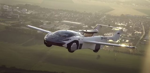 Makina fluturuese realizon udhëtimin e saj të parë