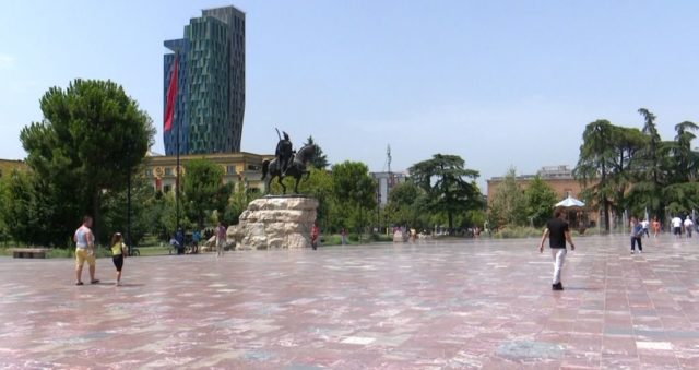 Shqipëria “përvëlohet” nga i nxehti ekstrem