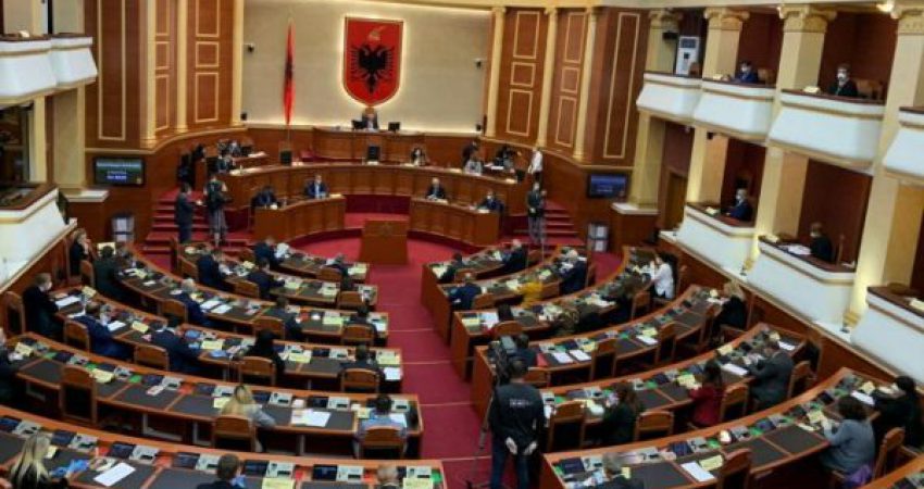 PS nga nesër kërkon votat e demokratëve ndaj dy projektligjeve të rëndësishme: Amnistia Fiskale dhe Penale dhe rritja e pagave PS nga nesër kërkon votat e demokratëve ndaj dy projektligjeve të rëndësishme: Amnistia Fiskale dhe Penale dhe rritja e pagave