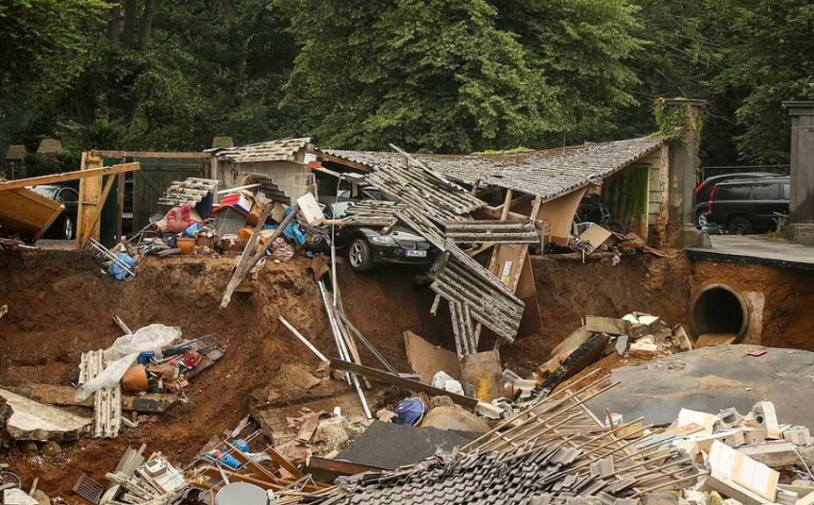 Përmbytjet në Gjermani: Mes viktimave edhe një çift shqiptar! Gruaja ende nën gërmadha Përmbytjet në Gjermani: Mes viktimave edhe një çift shqiptar! Gruaja ende nën gërmadha