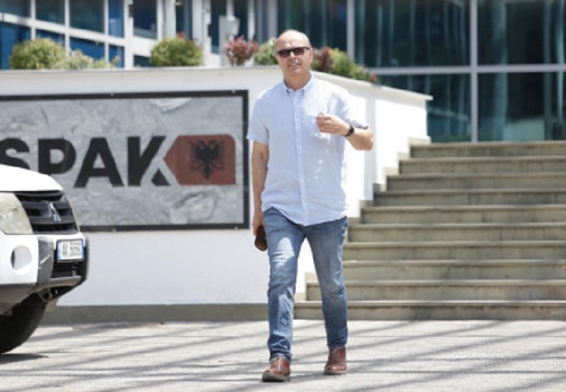 Petro Koçi pas thirrjes nga SPAK: Bota e krimit lidhje të konsoliduar me politikën Petro Koçi pas thirrjes nga SPAK: Bota e krimit lidhje të konsoliduar me politikën