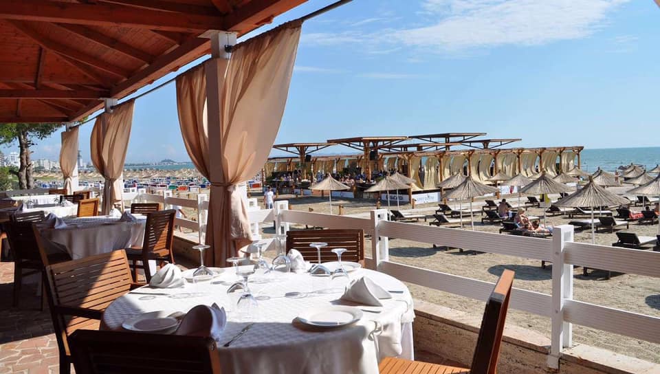 ” E re pedhja, ego ena kafe…”: Të pështirë! Familja shqiptare nga Greqia me pushime në Durrës