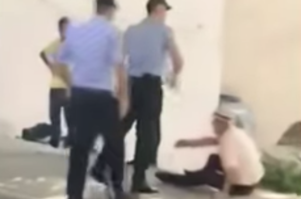 VIDEO/ Policët skandaloz të Erion Veliaj dhunojnë të moshuarin në rrugë
