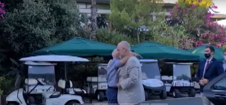 Rama viziton Athinën! Pritet nga ish-kryeministri grek, nuk i kursejnë përqafimet Rama viziton Athinën! Pritet nga ish-kryeministri grek, nuk i kursejnë përqafimet