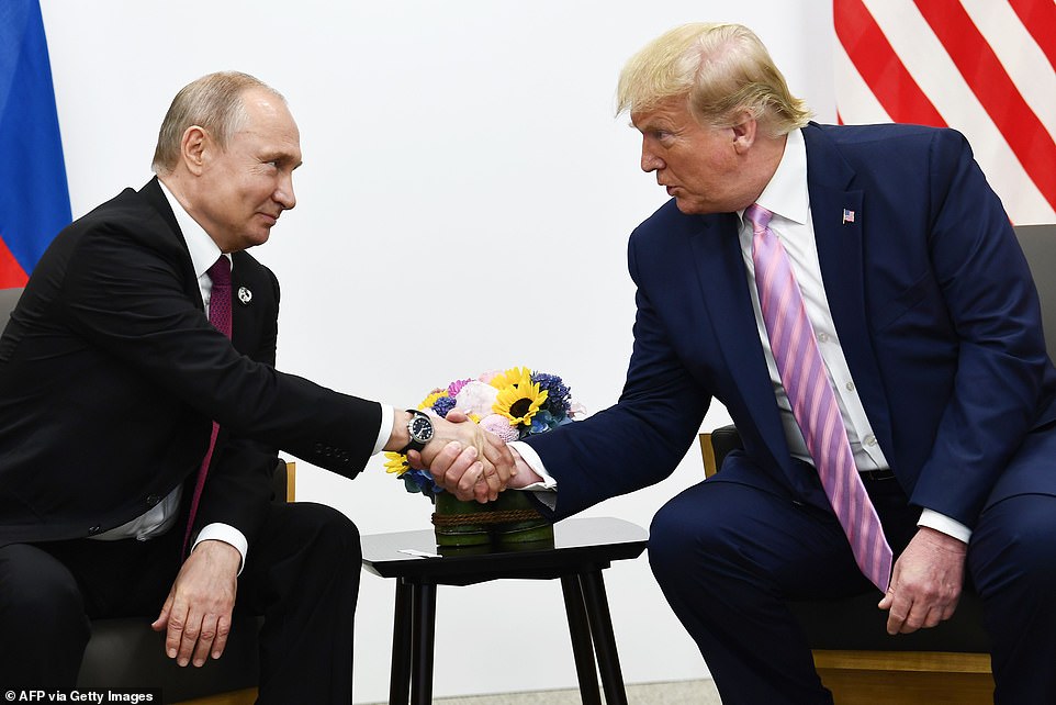 “The Guardian”: Putin autorizoi operacion sekret në mbështetje “të të paqëndrueshmit mendor” Donald Trump “The Guardian”: Putin autorizoi operacion sekret në mbështetje “të të paqëndrueshmit mendor” Donald Trump