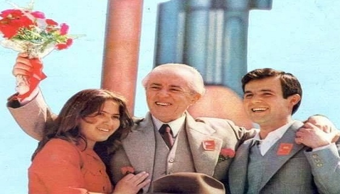 Zbulon veten në Fb se cila është vajza në krah të Enver Hoxhës Zbulon veten në Fb se cila është vajza në krah të Enver Hoxhës