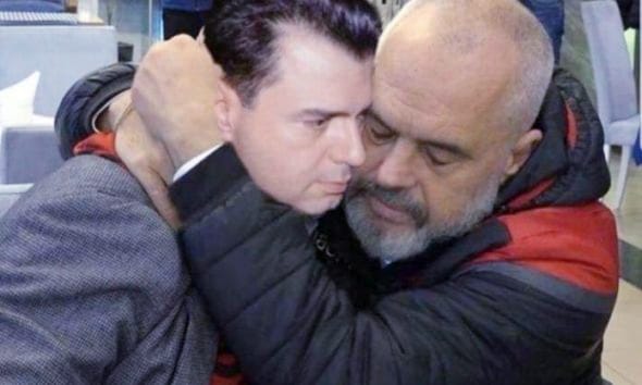 Mos i ngacmoni! Atdheu digjet ku*vat krihen! Mos i ngacmoni! Atdheu digjet ku*vat krihen!