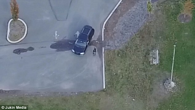 Rasti më i vecantë në botë,duke filmuar me dronë burri shikon të shoqen që po ja dridhte (Video) Rasti më i vecantë në botë,duke filmuar me dronë burri shikon të shoqen që po ja dridhte (Video)