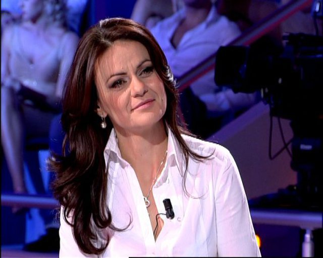 Për paramilitarët, që mund edhe të më qëllonin me gurë si në Lindjen e Mesme pse jam grua dhe dhashë një mendim mbi Bregoviçin Për paramilitarët, që mund edhe të më qëllonin me gurë si në Lindjen e Mesme pse jam grua dhe dhashë një mendim mbi Bregoviçin