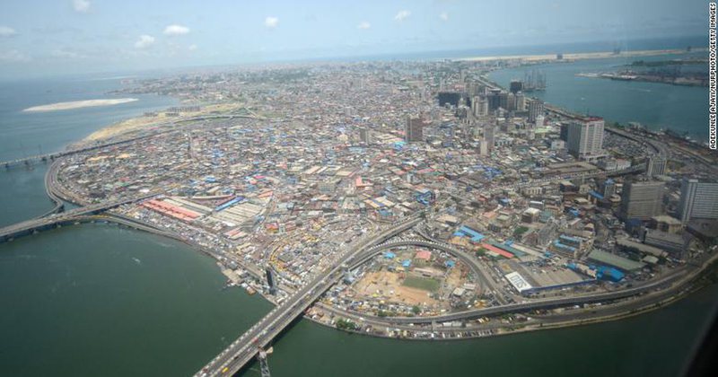 Makina dhe shtëpi të zhytura në ujë, ky është qyteti që rrezikon të zhduket! Makina dhe shtëpi të zhytura në ujë, ky është qyteti që rrezikon të zhduket!