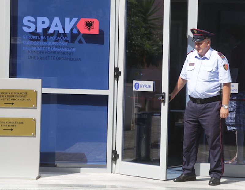 9 zyrtarë të lartë nën hetim nga SPAK për korrupsion! Në listë ministra, ish-ministra, deputetë e krerë bashkish: Rrezikojnë 4 deri në 12 vite burgim 9 zyrtarë të lartë nën hetim nga SPAK për korrupsion! Në listë ministra, ish-ministra, deputetë e krerë bashkish: Rrezikojnë 4 deri në 12 vite burgim