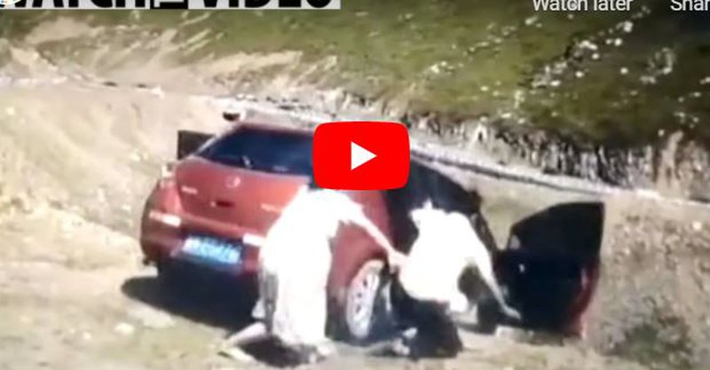 Videoja po trondit rrjetin! Dëshira për të shijuar pamjen për familjen u shndërrua në katastrofë: Makina përfundon në humnerë, kishte një person brenda! Videoja po trondit rrjetin! Dëshira për të shijuar pamjen për familjen u shndërrua në katastrofë: Makina përfundon në humnerë, kishte një person brenda!