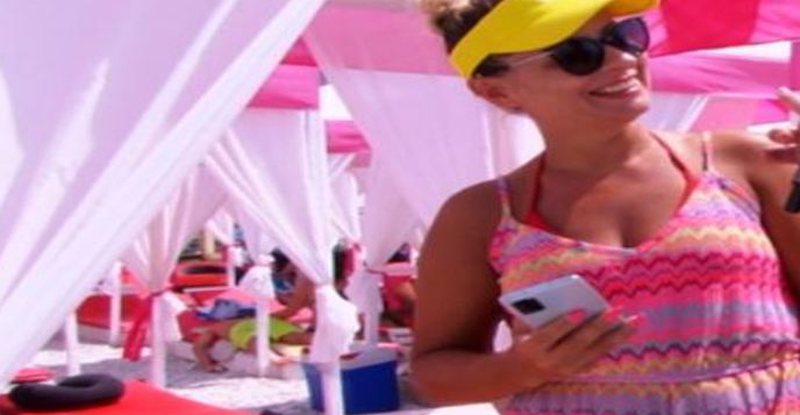 Gazetari i njohur shqiptar shtang turisten e huaj: A martohemi bashkë? Ti dukesh që je… Gazetari i njohur shqiptar shtang turisten e huaj: A martohemi bashkë? Ti dukesh që je…