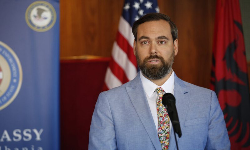 “Askush nuk është mbi ligjin”, mesazhi i zv.ambasadorit të SHBA drejtuar kandidatëve për hetues të BKH: Bashkoni forcat kundër korrupsionit