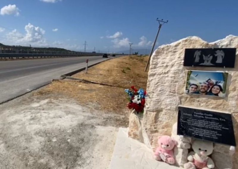 Aksidenti i mori jetën: Të afërmit ndërtojnë përkujtimore për familjen Gushi! Fjalët rrëqethëse në mesazhin e tyre Aksidenti i mori jetën: Të afërmit ndërtojnë përkujtimore për familjen Gushi! Fjalët rrëqethëse në mesazhin e tyre