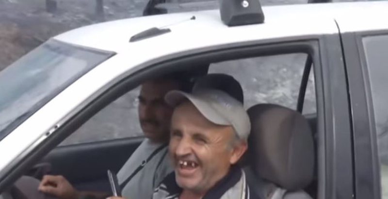 “Kam punuar, kam marr lekë! Situata e zjarreve në Greqi, emigranti shqiptar i drejtohet gazetares greke: Vetëm ne kalojmë mes flakëve (Video) “Kam punuar, kam marr lekë! Situata e zjarreve në Greqi, emigranti shqiptar i drejtohet gazetares greke: Vetëm ne kalojmë mes flakëve (Video)