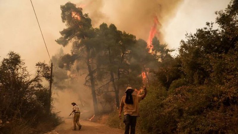 BE i vjen në ndihmë Greqisë, i dërgon 9 aeroplanë zjarrfikës, 700 zjarrfikës dhe 100 automjete BE i vjen në ndihmë Greqisë, i dërgon 9 aeroplanë zjarrfikës, 700 zjarrfikës dhe 100 automjete