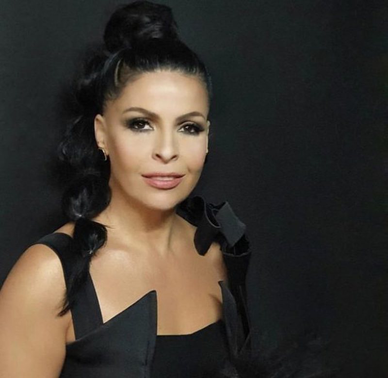 “Një nga ata ishte edhe vëllai im, me një gomone mes detit, pa ditur as rreziqet që e prisnin”! Aurela Gaçe kujton momentet e vështira të 30 viteve më parë: Është kaq e dhimbshme …