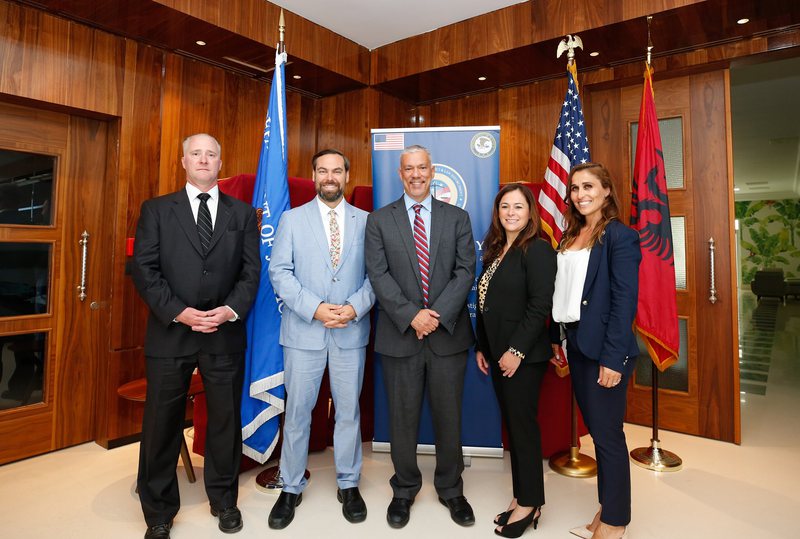 BKH e përforcuar nga SHBA fut në ankth politikën, ja kush është agjentja e FBI që po trajnon strukturën antikorrupsion BKH e përforcuar nga SHBA fut në ankth politikën, ja kush është agjentja e FBI që po trajnon strukturën antikorrupsion