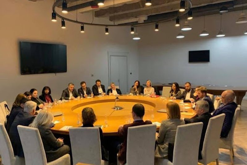 Qeveria e re, Rama merr në dorë dosjet për punën e ministrave, baza valë kritikash për anëtarët e kabinetit Qeveria e re, Rama merr në dorë dosjet për punën e ministrave, baza valë kritikash për anëtarët e kabinetit