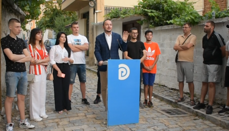 Basha nis lëvizjet për të shmangur planet destruktive të Berishës, dërgon Salianjin në Korçë për të bllokuar çarjet në PD Basha nis lëvizjet për të shmangur planet destruktive të Berishës, dërgon Salianjin në Korçë për të bllokuar çarjet në PD