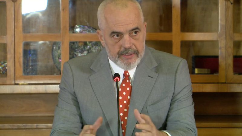 Pas zhurmës së madhe që shkaktoi lajmi për ardhjen e afganëve, reagon i revoltuar kryeministri Rama: Largimi nga këto vlera themelore është turp. Kaq shqetësuese të lexosh… Pas zhurmës së madhe që shkaktoi lajmi për ardhjen e afganëve, reagon i revoltuar kryeministri Rama: Largimi nga këto vlera themelore është turp. Kaq shqetësuese të lexosh…