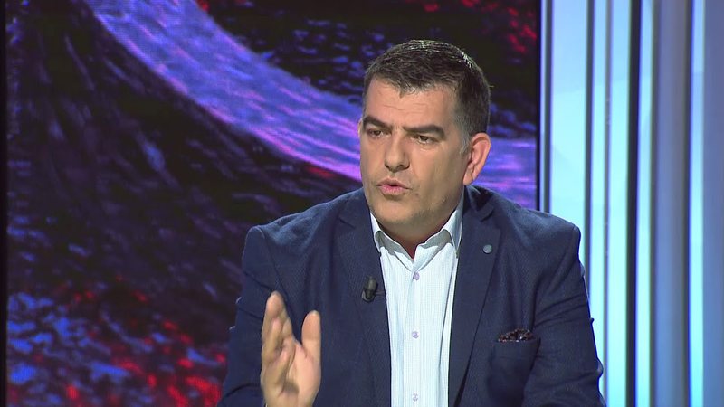 Saimir Vishaj: Shtatori do jetë i nxehtë për politikën! Disa do përfundojnë në burg Ja skema që po ndjekin magjistratët për t’i shpëtuar vetingut! Saimir Vishaj: Shtatori do jetë i nxehtë për politikën! Disa do përfundojnë në burg Ja skema që po ndjekin magjistratët për t’i shpëtuar vetingut!