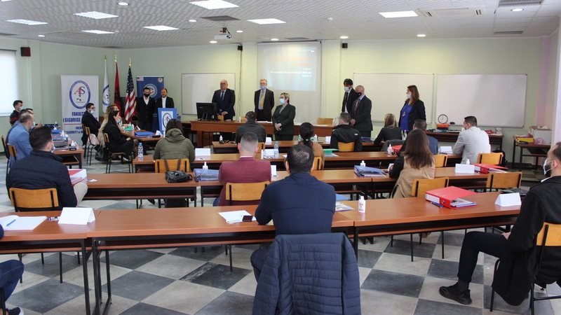 Hetuesit e BKH marrin në dorë dosjet e para: Ja ndihma që do japë FBI për të luftuar korrupsionin dhe marrëveshja që po zbatohet me SHBA! Hetuesit e BKH marrin në dorë dosjet e para: Ja ndihma që do japë FBI për të luftuar korrupsionin dhe marrëveshja që po zbatohet me SHBA!