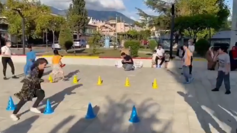 “Ikën nga tmerri i luftës”! Gazetarja e BBC publikon videon e fëmijëve afganë në Shqipëri: Duke shijuar jetën e re! (Video) “Ikën nga tmerri i luftës”! Gazetarja e BBC publikon videon e fëmijëve afganë në Shqipëri: Duke shijuar jetën e re! (Video)